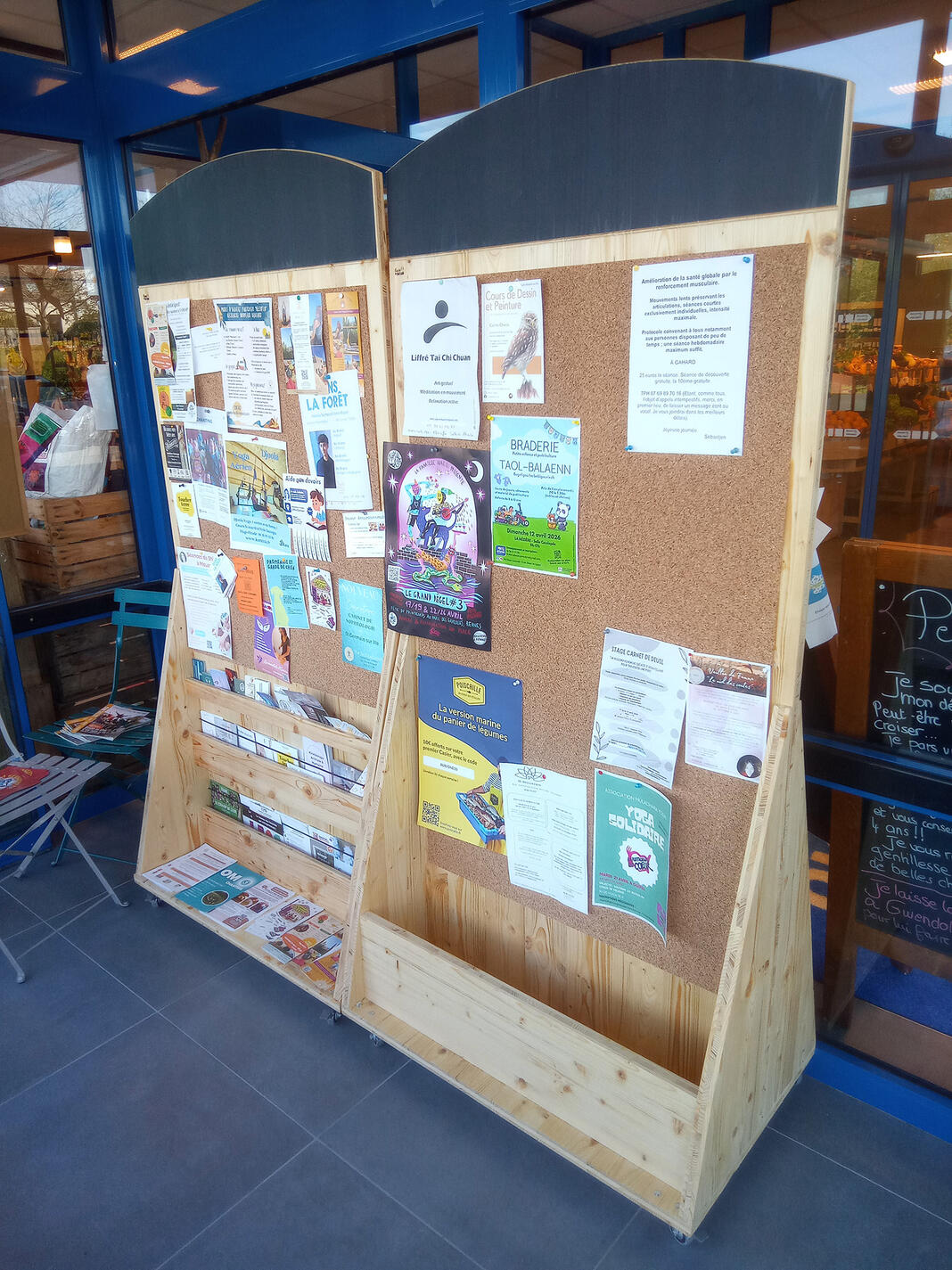 Panneaux d'affichage en tripli épicéa + liège - Biocoop pays d'Aubigné